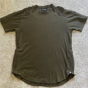Makobi Men’s Army Green T Shirt With Pleats And Zippers Size Large